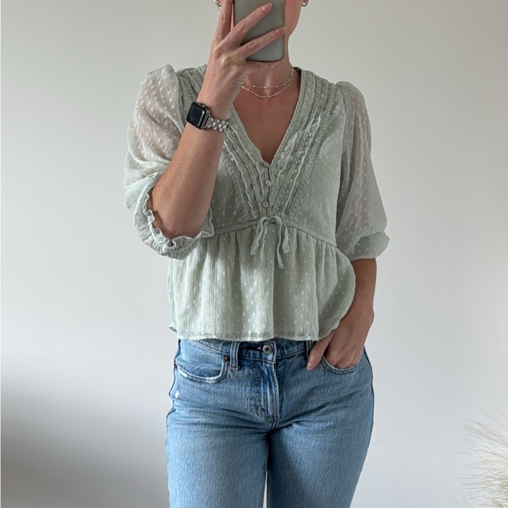 Elegant Women's Green Blouse